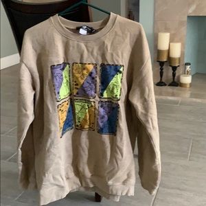 Women’s sweatshirt.